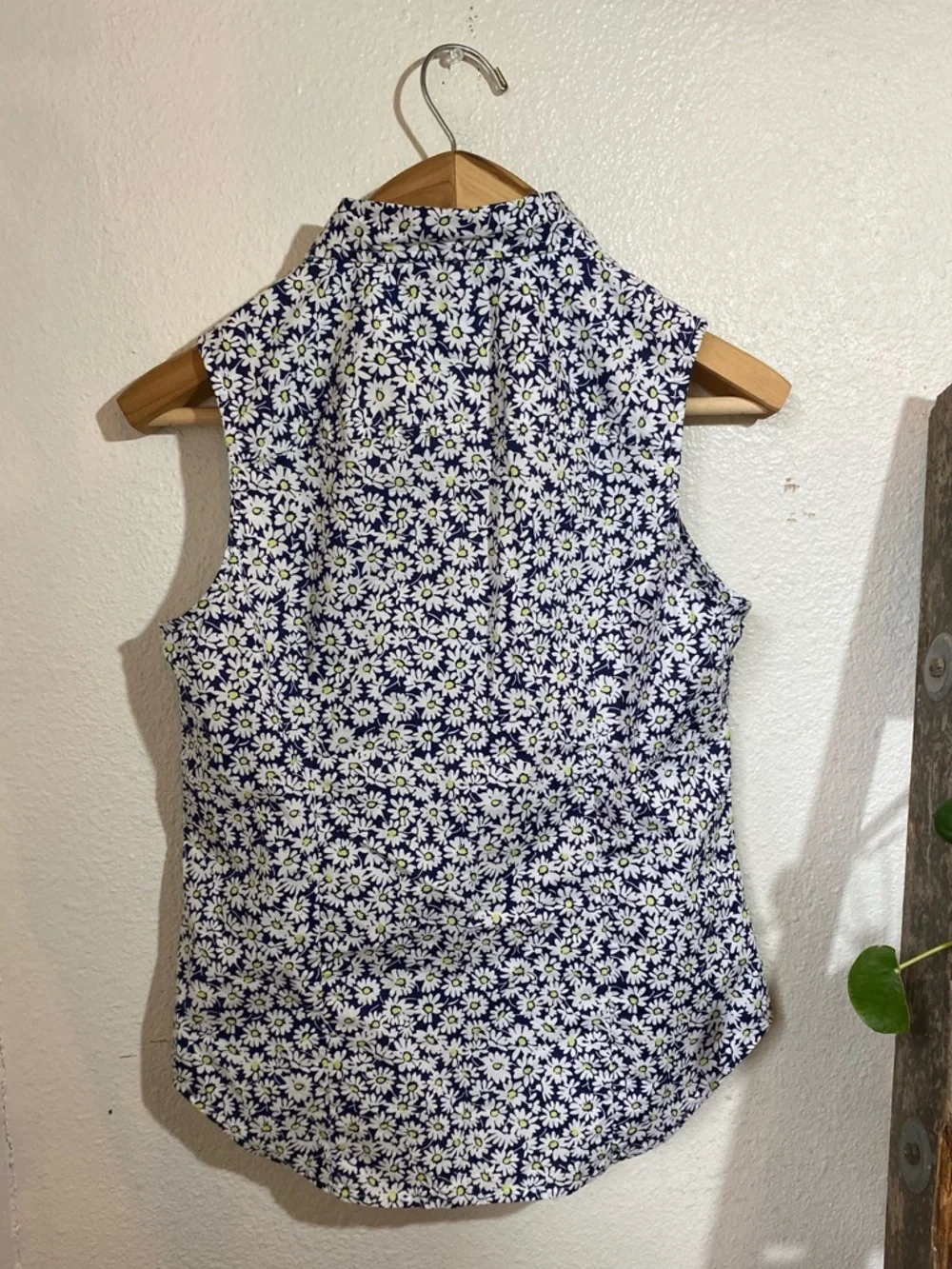 J. Crew Women's Sleeveless Daisy Cotton Poplin Shirt Antique Navy Size Medium